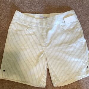 Liz Claiborne size 12 amber shorts